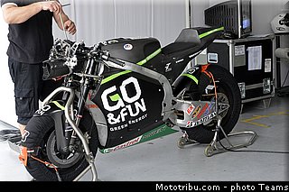 staring_004_motogp_2013_malaisie_sepang_tests.jpg