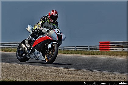 fsbk_supersport_echard_2_ledenon_juin_2011.JPG