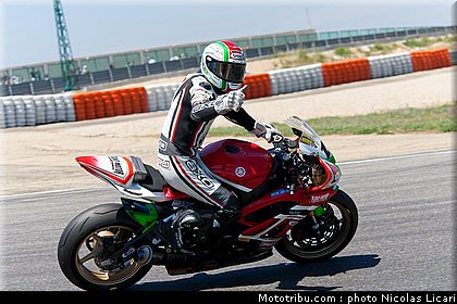 fsbk_pirelli_600_dicarlo_1_ledenon_juin_2011.JPG