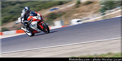 fsbk_sbk_charvaux_1_ledenon_juin_2011.JPG