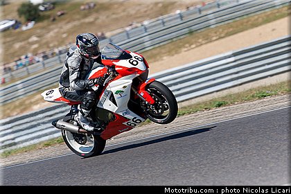 fsbk_sbk_charvaux_3_ledenon_juin_2011.JPG