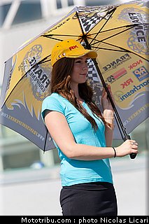 fsbk_sbk_pitbabes_01_ledenon_juin_2011.JPG