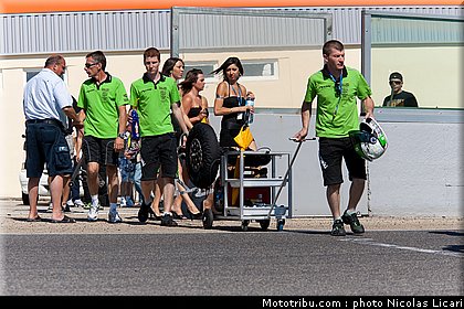 fsbk_sbk_pitbabes_04_ledenon_juin_2011.JPG