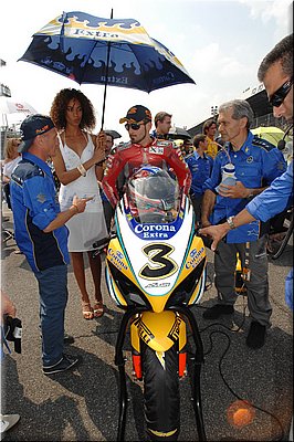 0099-pitbabes-italie-monza-sbk2007-002-.jpg