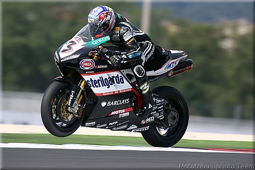 0100_superbike_biaggi_4.jpg