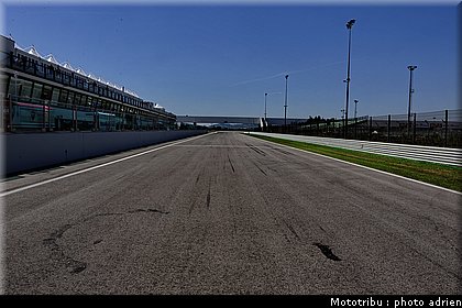 paddock_circuit_misano2009_003.JPG