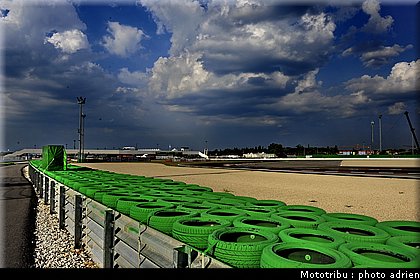 paddock_circuit_misano2009_011.JPG