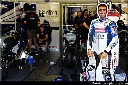 stands_misano_sbk2009_0009.JPG
