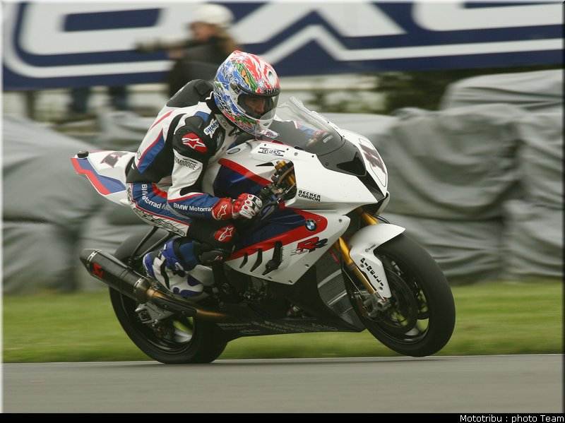 superbike_corser_1_donington2009