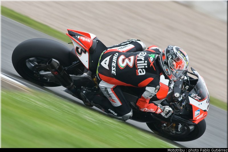 biaggi_4_sbk_gutierrez_donington2009