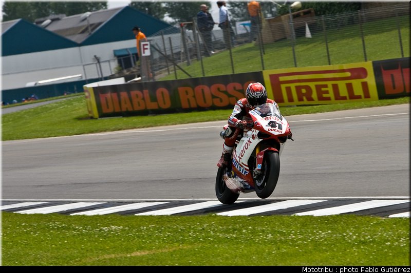 haga_4_sbk_gutierrez_donington2009