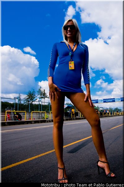 superbike_pitbabes_brno2009_01