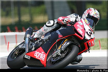 sbk_biaggi_4_test_imola2009.JPG