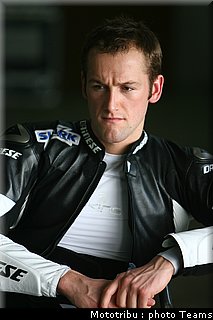 sykes_2_sbk_test_portimao_2009_047.jpg