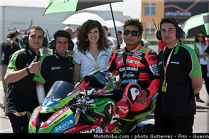 superbike_pit_babes_valence_2010_0018.jpg