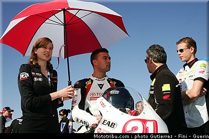 superbike_pit_babes_valence_2010_0068.JPG
