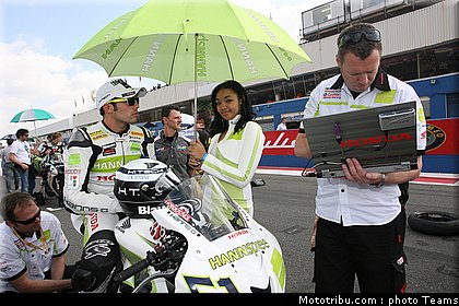sbk_pitbabe_kyalami_2010_02.jpg