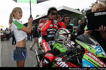 sbk_pitbabe_kyalami_2010_03.jpg