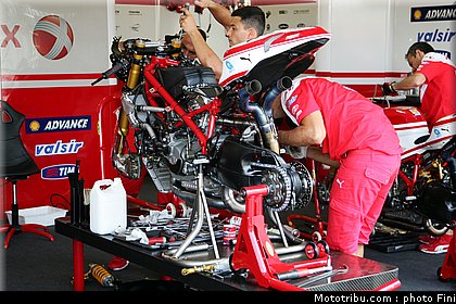 sbk_ducati_sanmarin_2010.JPG