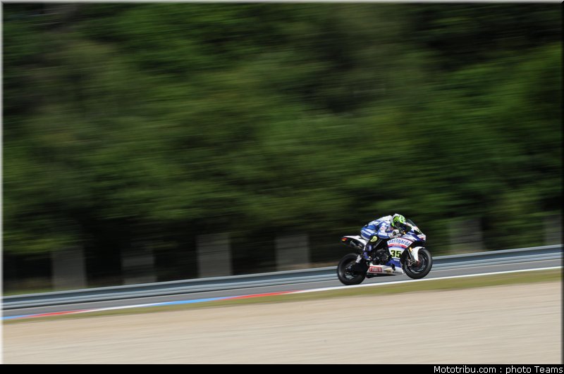 sbk_crutchlow_07_tchequie_2010