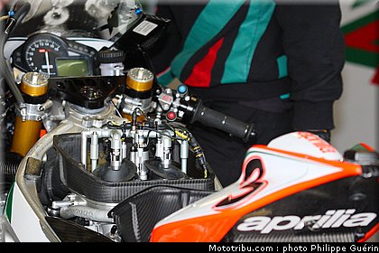 sbk_aprilia_3_angleterre_2010.JPG