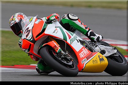 sbk_biaggi_11_angleterre_2010.JPG