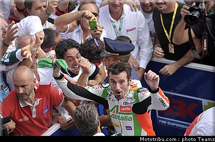 superbike_biaggi_03_imola_2010.jpg