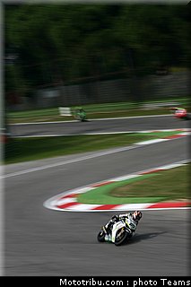 superbike_rea_07_imola_2010.jpg