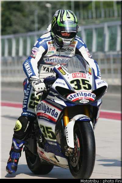sbk_crutchlow_1_test_imola_2010