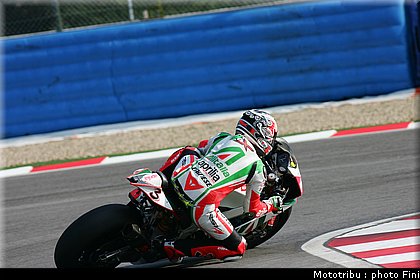 sbk_biaggi_3_test_imola_2010.JPG
