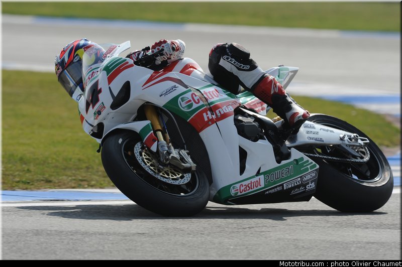 sbk_rea_03_angleterre_donington_2011