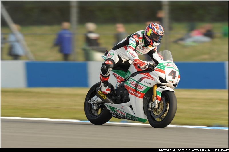sbk_rea_07_angleterre_donington_2011