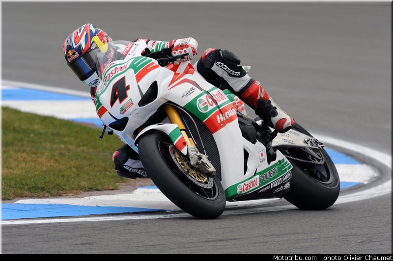 sbk_rea_09_angleterre_donington_2011