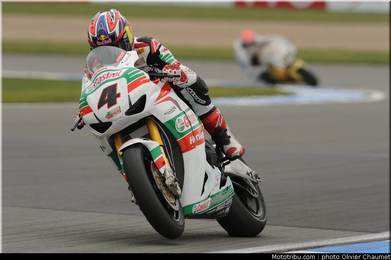 sbk_rea_10_angleterre_donington_2011