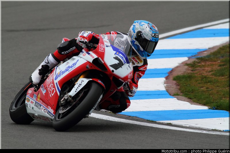 sbk_checa_16_angleterre_donington_2011
