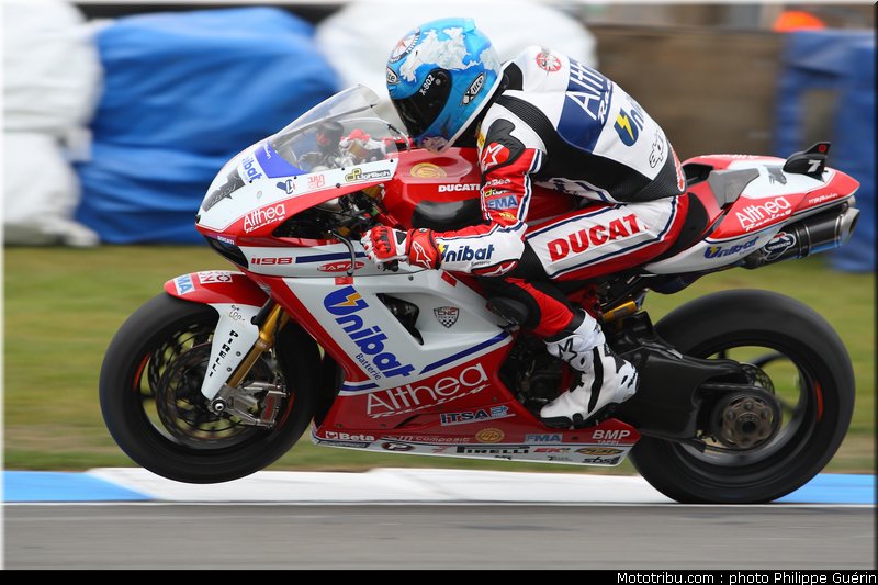 sbk_checa_17_angleterre_donington_2011