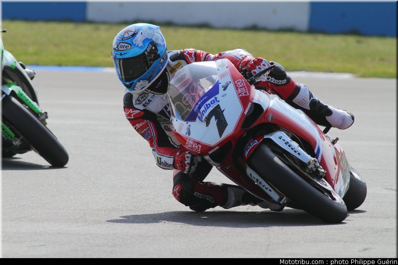 sbk_checa_21_angleterre_donington_2011