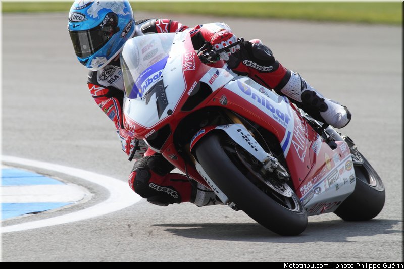 sbk_checa_22_angleterre_donington_2011