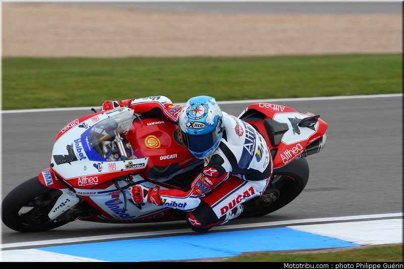 sbk_checa_25_angleterre_donington_2011