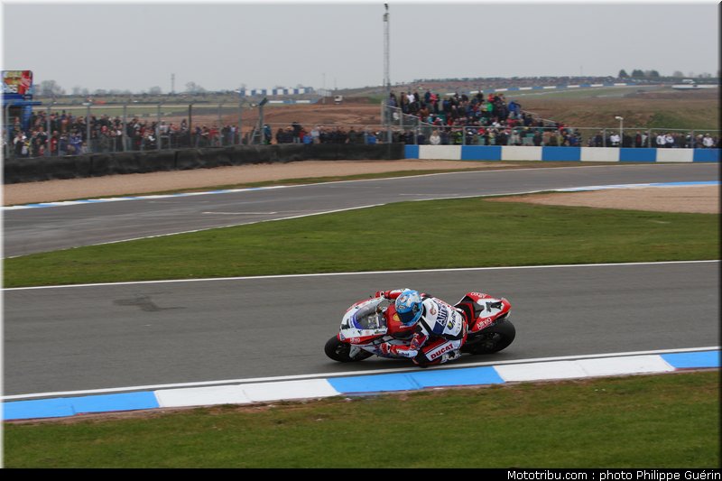 sbk_checa_26_angleterre_donington_2011