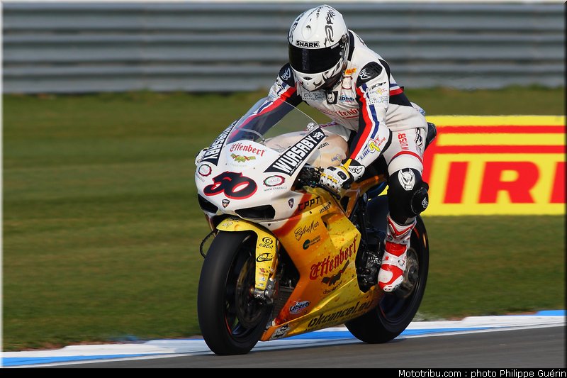 sbk_guintoli_05_angleterre_donington_2011