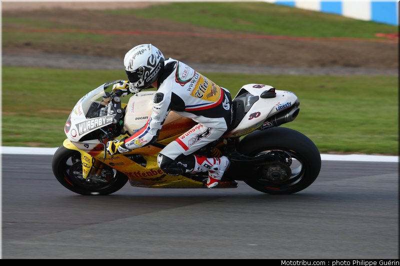 sbk_guintoli_06_angleterre_donington_2011