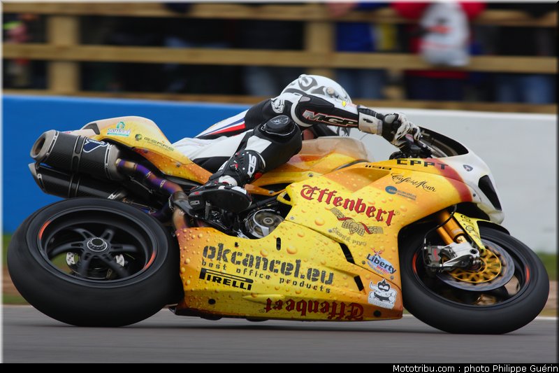 sbk_guintoli_08_angleterre_donington_2011