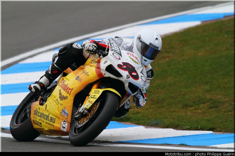 sbk_guintoli_11_angleterre_donington_2011