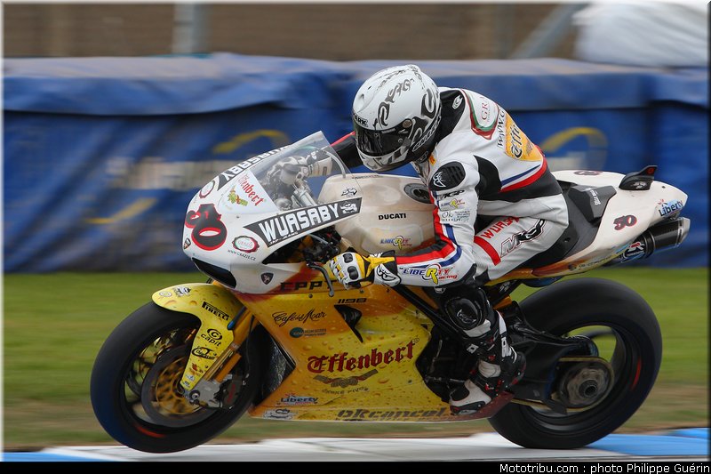 sbk_guintoli_12_angleterre_donington_2011