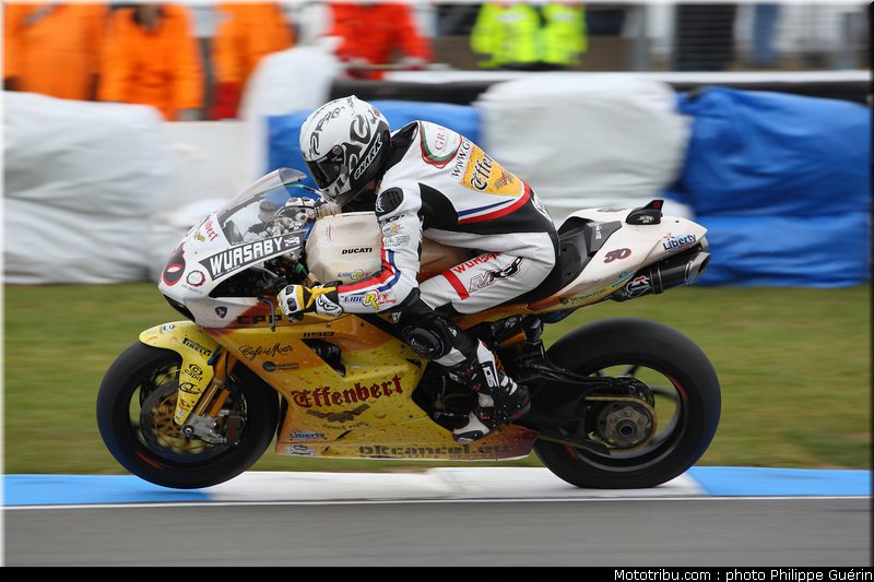 sbk_guintoli_13_angleterre_donington_2011