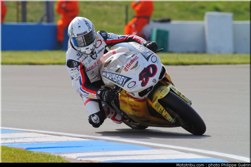 sbk_guintoli_14_angleterre_donington_2011