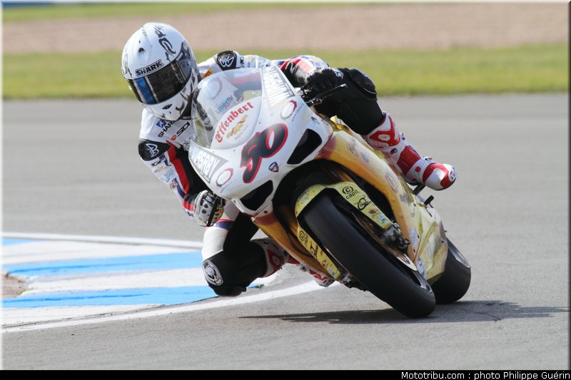 sbk_guintoli_15_angleterre_donington_2011