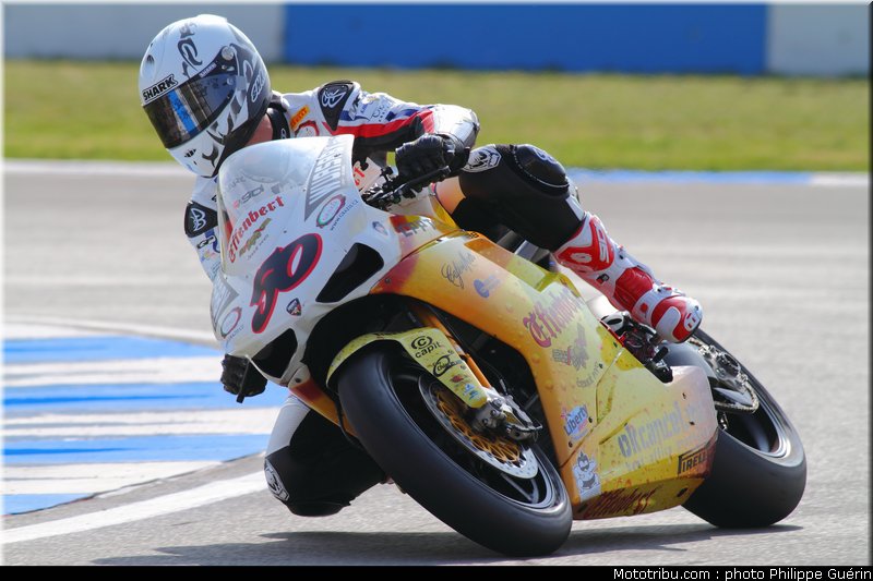 sbk_guintoli_16_angleterre_donington_2011
