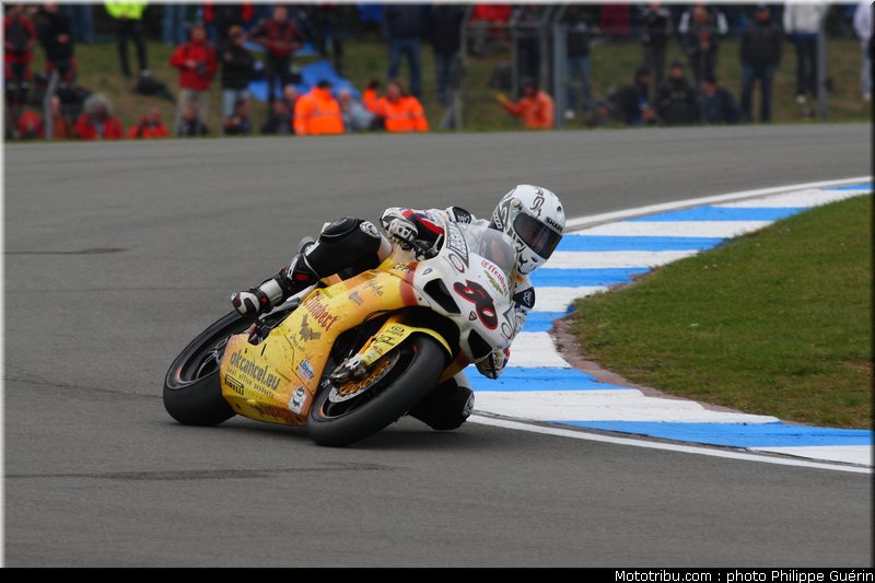 sbk_guintoli_18_angleterre_donington_2011
